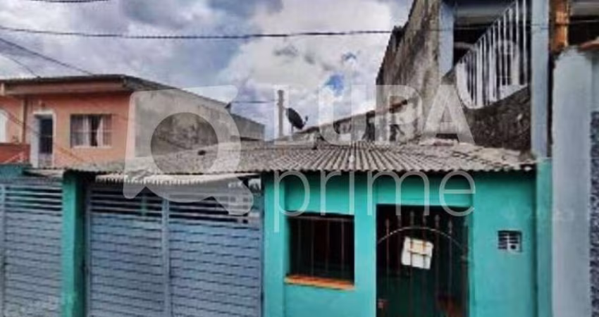 CASA COM 3 QUARTOS E 2 VAGAS DE GARAGEM À VENDA NA VILA MEDEIROS