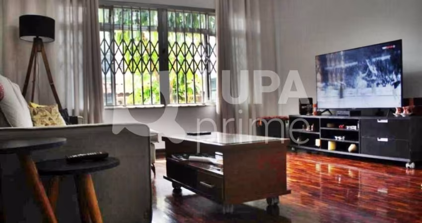 CASA COM 3 QUARTOS E 4 VAGAS DE GARAGEM À VENDA NO JARDIM SÃO PAULO