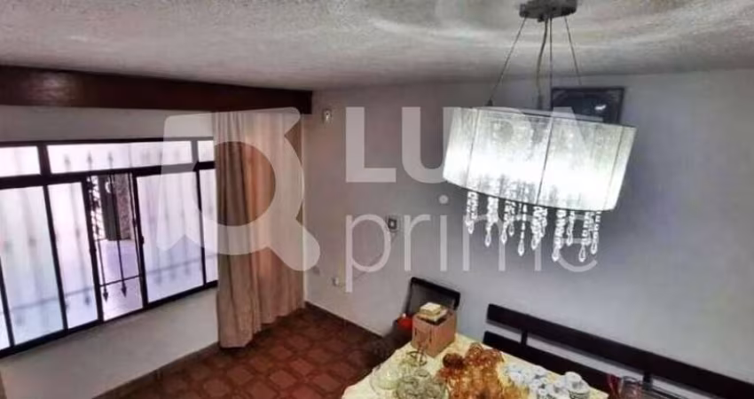 CASA COM 4 QUARTOS E 2 VAGAS DE GARAGEM À VENDA NO PARQUE EDU CHAVES