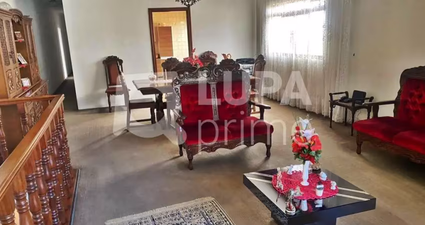 Casa com 6 quartos e 7 vagas de garagem à venda na vila maria alta