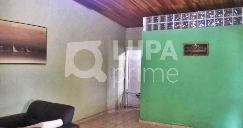 CASA COM 4 QUARTOS E 2 VAGAS DE GARAGEM À VENDA NO IMIRIM