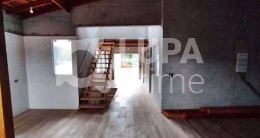 CASA COM 3 QUARTOS E 2 VAGAS DE GARAGEM À VENDA NO TREMEMBÉ
