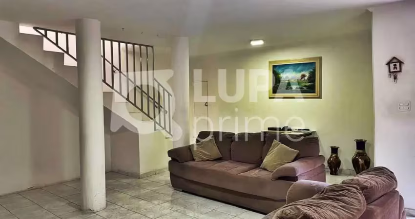Casa com 3 quartos e 2 vagas de garagem à venda na vila maria