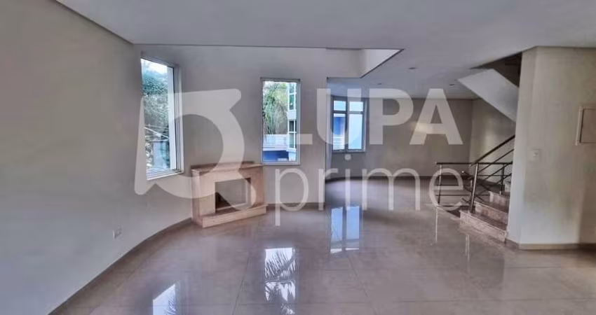 CASA COM 3 QUARTOS E 6 VAGAS DE GARAGEM À VENDA NO TREMEBÉ
