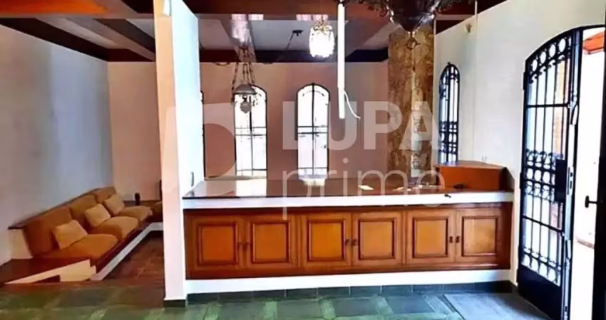 Casa com 3 quartos e 6 vagas de garagem à venda na casa verde