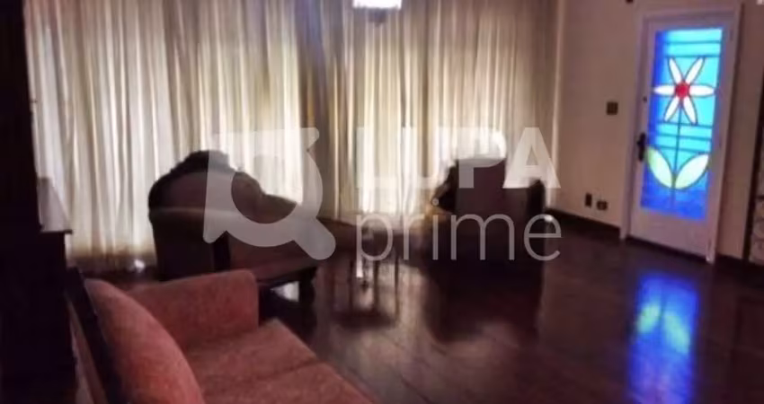 Casa com 4 quartos e 3 vagas de garagem à venda em santana