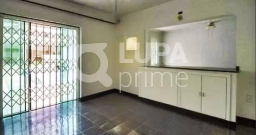 Casa com 3 quartos e 4 vagas de garagem à venda na vila maria