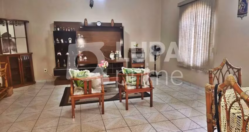 Casa com 3 quartos e 2 vagas de garagem para locação no jardim guança