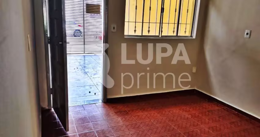 Casa com 2 quartos e 2 vagas de garagem para locação no jardim guança