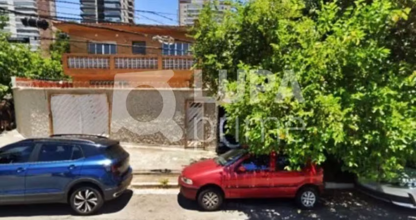 Casa com 4 quartos e 8 vagas de garagem para locação na água branca