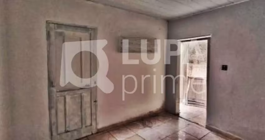 Casa com 2 quartos para alugar na Rua Vicenza, 194, Parada Inglesa, São Paulo
