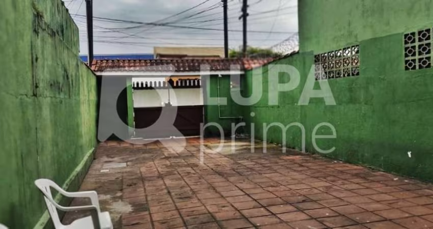 CASA TÉRREA COM 2 QUARTOS E 4 VAGAS DE GARAGEM PARA VENDA, TUPI, PRAIA GRANDE