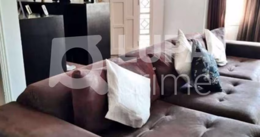 SOBRADO COM 04 QUARTOS PARA VENDA, 370 M², PERTO DO METRO TUCURUVI