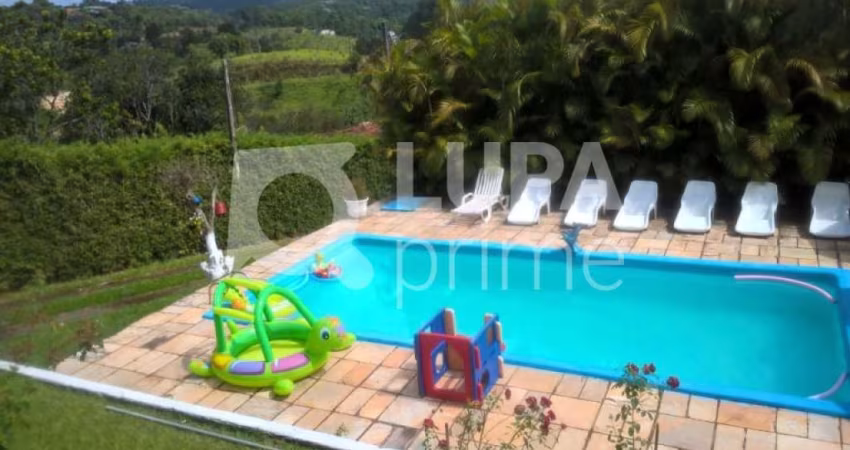 CHACARA COM PISCINA E 2.300M² A VENDA EM SANTA ISABEL