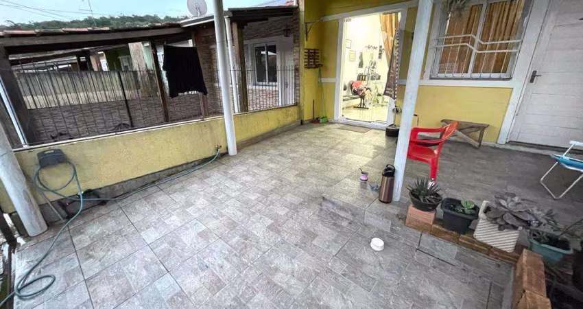 Casa com 2 dormitórios à venda, 70 m² por R$ 265.000,00 - Lomba da Palmeira - Sapucaia do Sul/RS