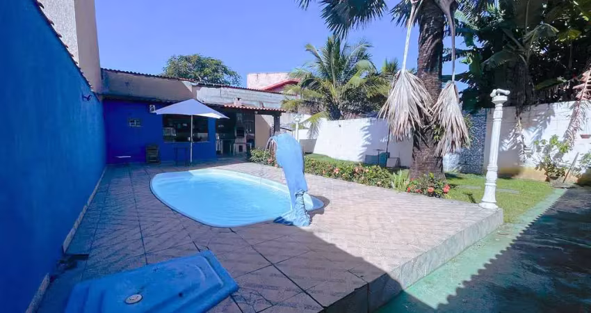 Casa a venda em setiba, com ampla área verde a poucos metros do mar