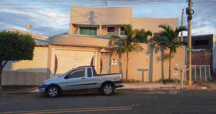 Casa com 3 dormitórios à venda, 151 m² por R$ 890.000 - Jardim Dona Regina - Santa Bárbara D'Oeste/SP
