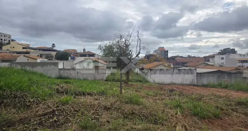 Terreno à venda na Rua Interlagos, LOTE 170, Manoel Valinhas, Divinópolis