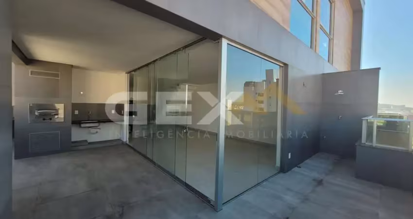 Cobertura duplex à venda no centro, 4 quartos, 2 suítes e 6 vagas.