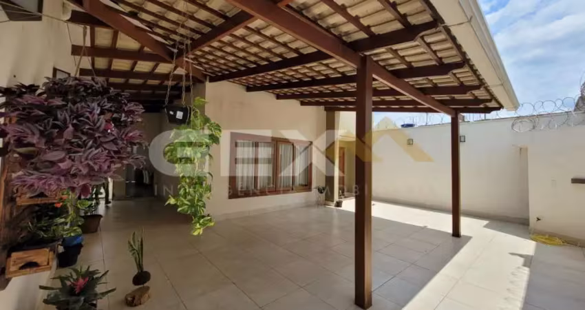 Casa com 3 quartos à venda na Rua Peru, 980, Santa Rosa, Divinópolis