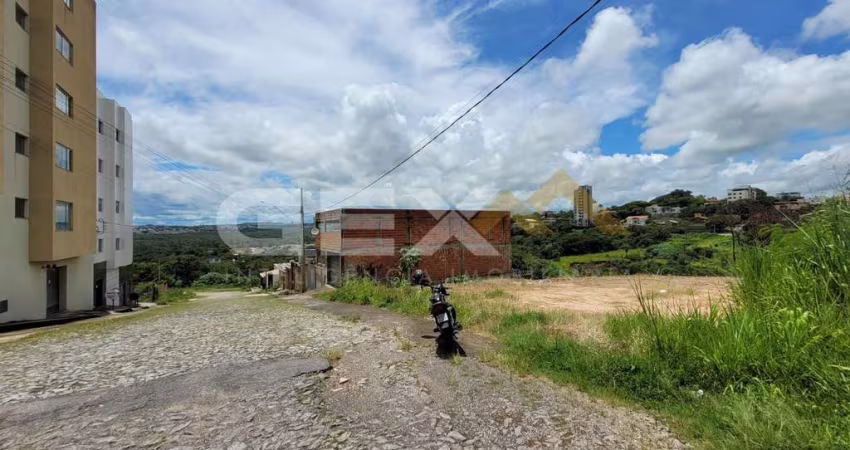 Lote com aproximadamente 700M² no Bairro São José