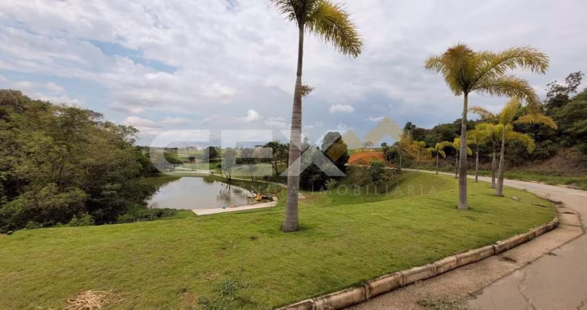 Vende-se lote em condomínio fechado Vésper medindo 800m² (25m x 32m).