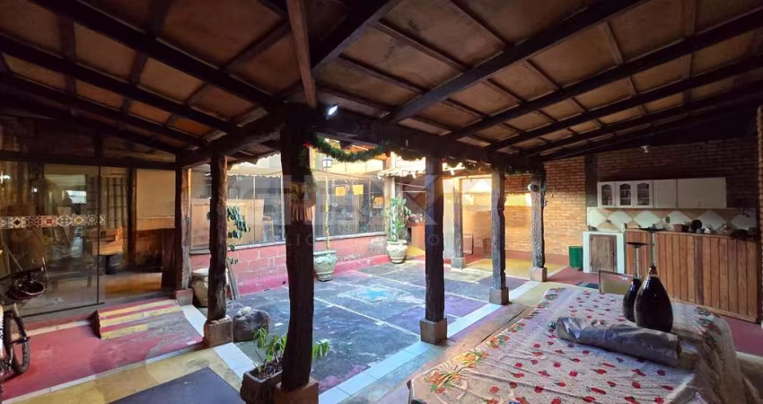 Casa de 3 pavimentos  no bairro Manoel Valinhos
