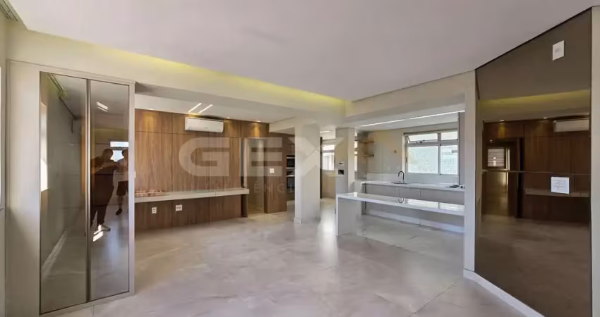 Apartamento à venda no centro, 2 quartos sendo 1 suíte com closet.