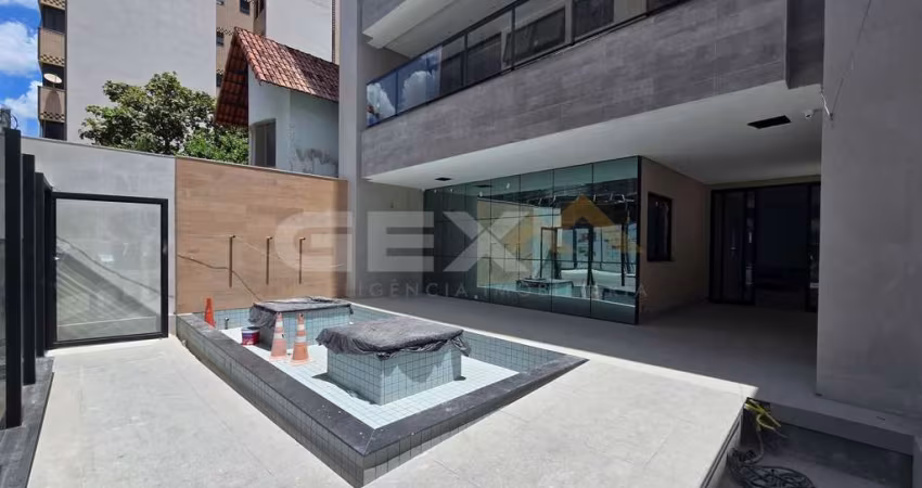 Apartamento à venda no Centro, 3 quartos sendo 1 suíte e 2 vagas.