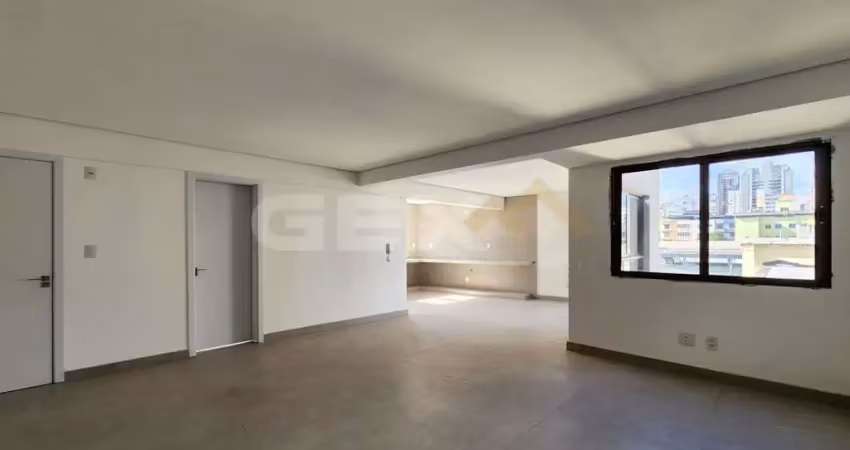 Apartamento à venda no centro, 3 quartos sendo 1 suíte e 2 semi-suíte.