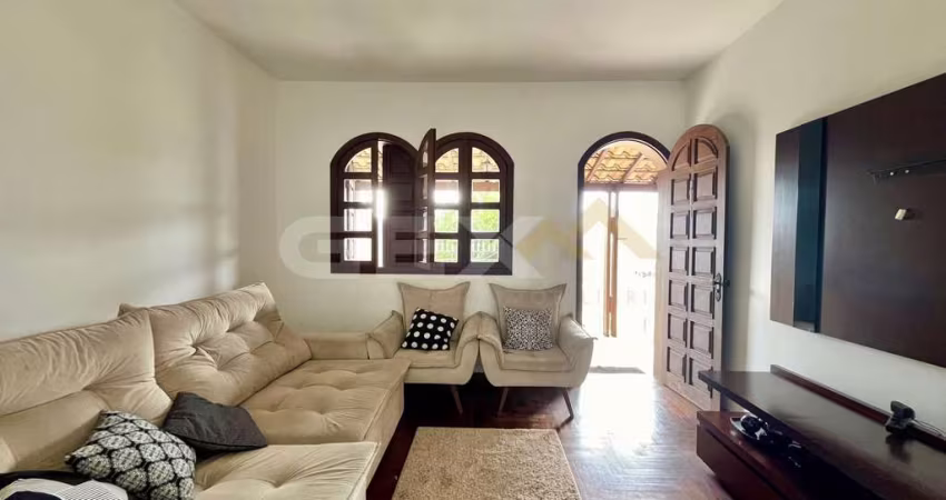 Casa à venda no bairro São Judas, 3 quartos sendo 1 suíte.
