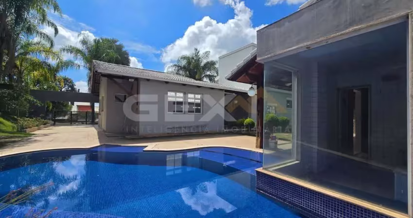 Casa de condomínio à venda, 4 quartos todos suítes e 1 master com closet.