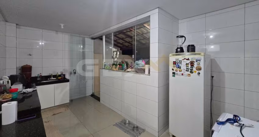 Apartamento à venda no bairro São José, 2 quartos, 1 suíte e 2 vagas.