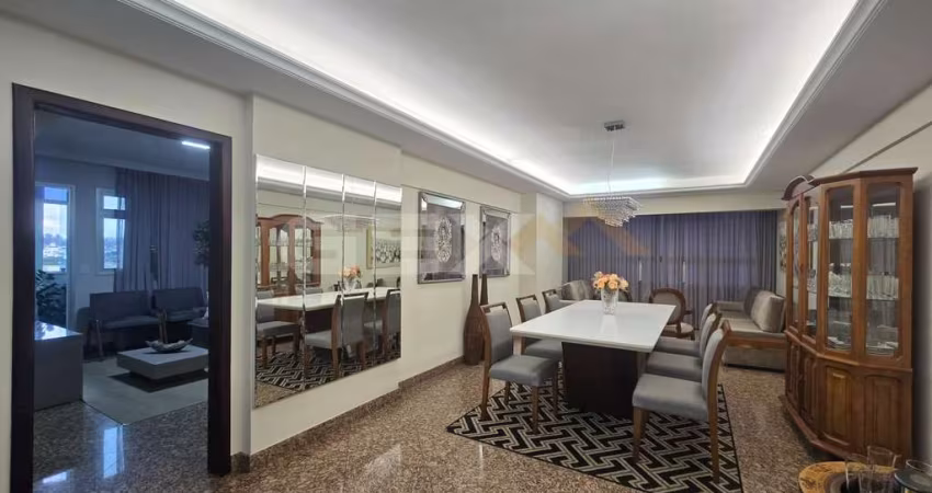 Apartamento à venda no Centro, 3 quartos, 1 suíte com hidromassagem e 1 vaga.