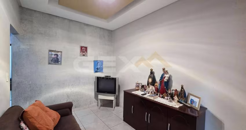 Casa com 3 quartos e 2 vagas, à venda no Bairro Realengo em Divinópolis/MG