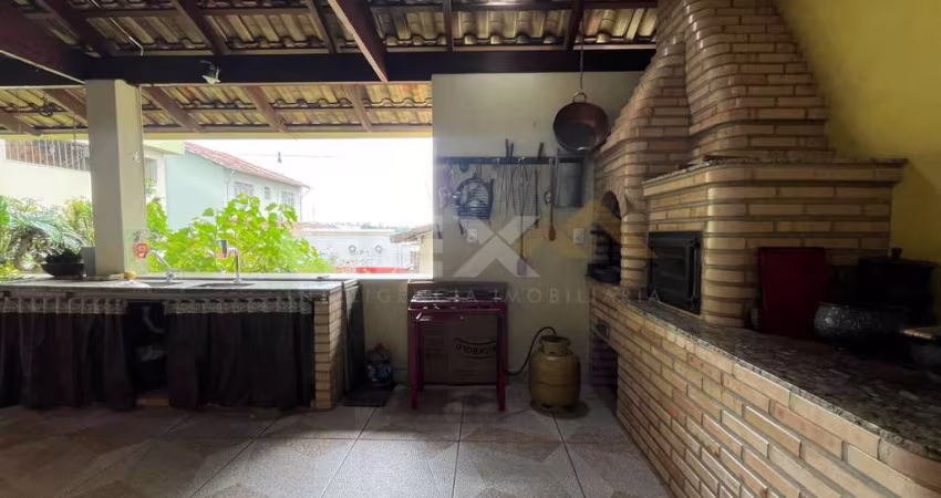 Casa à venda no bairro Bom Pastor, 4 quartos, 1 suíte e 4 vagas