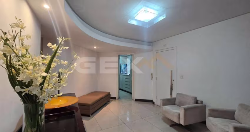 Cobertura triplex à venda no Centro, 4 quartos, 2 suítes e 2 vagas.