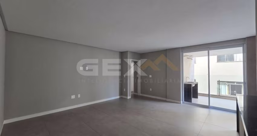 Apartamento à venda no Centro, 3 quartos, 2 suítes e 3 vagas.