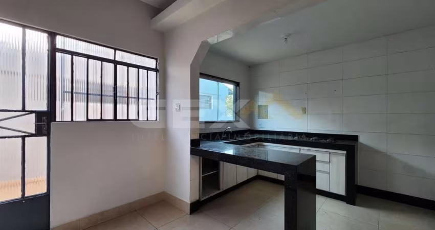 Casa à venda no Esplanada, 3 quartos, 1 suíte, área gourmet e 6 vagas.