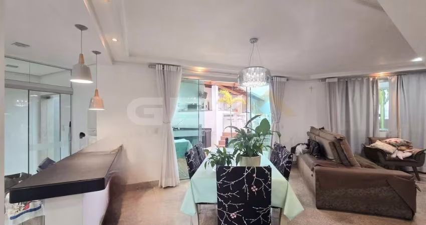 Casa à venda no bairro Manoel Valinhas, 3 quartos, 1 suíte e espaço gourmet.