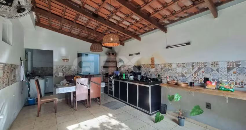 Casa à venda no bairro Davanuze, 2 quartos e espaço gourmet.