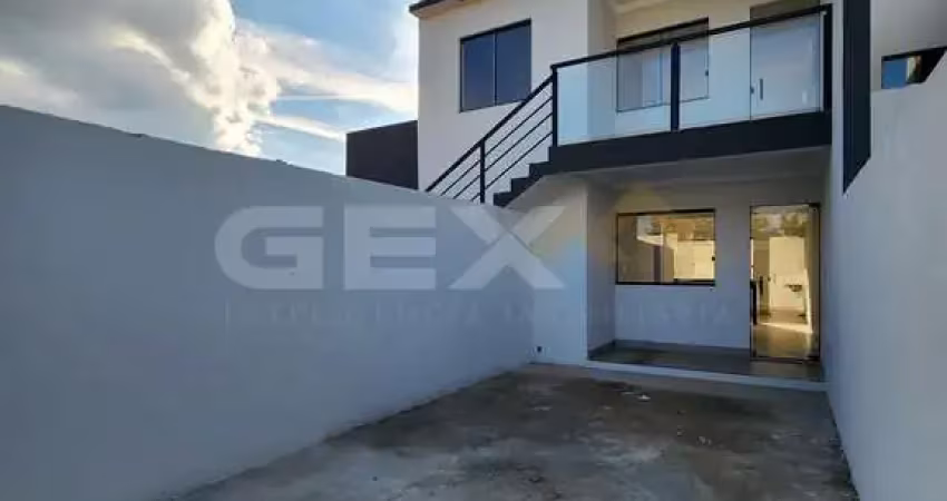 Sobrado térreo à venda no bairro Chanadour, 3 quartos, 1 suíte e 2 vagas.