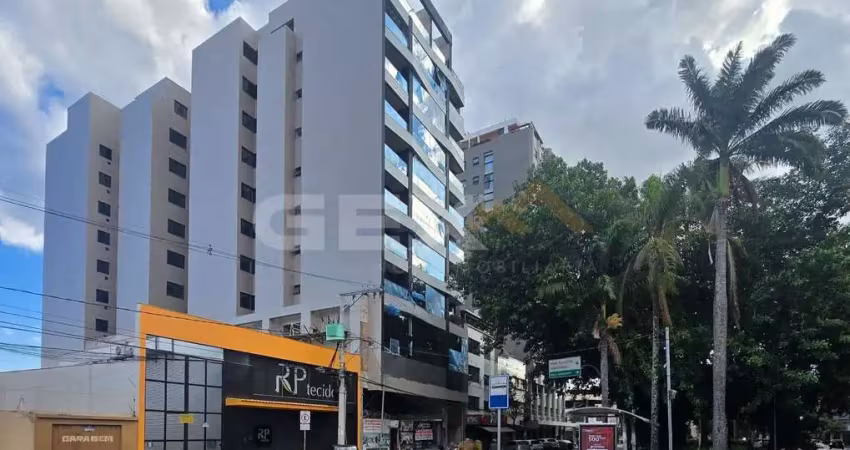 Apartamento no centro, 3 quartos, 2 suítes e 3 vagas.