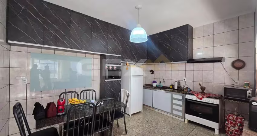Casa à venda no prol. do bairro bom pastor, 2 quartos, terraço e 2 vagas.