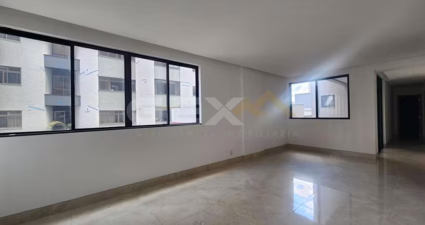 Apartamento à venda no Centro, 3 quartos sendo todos suítes com sacadas.