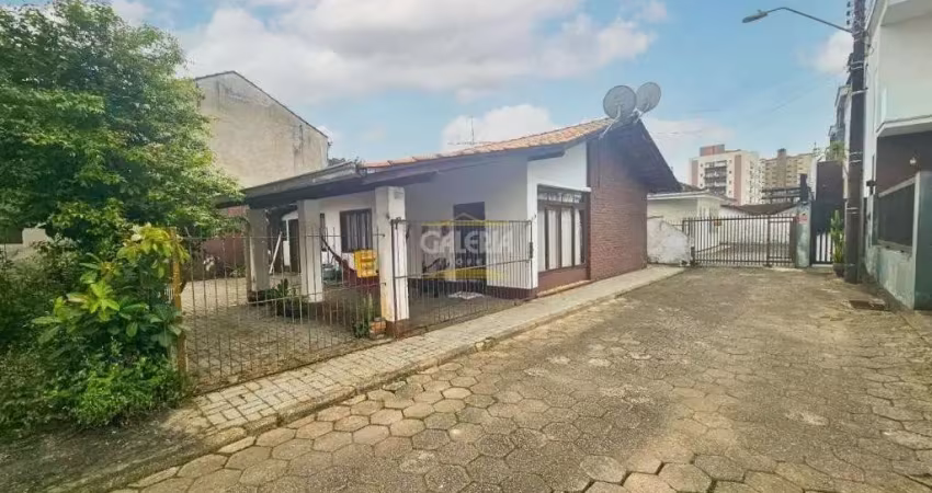 Casa com 3 quartos à venda no Bucarein, Joinville 