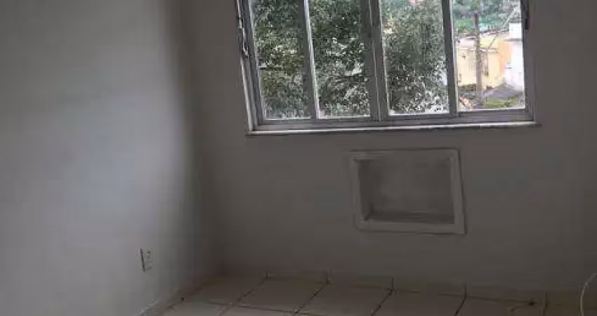 Ótimo apartamento na Marques de Paraná 51 no Condomínio Vivendas de Ícaro.