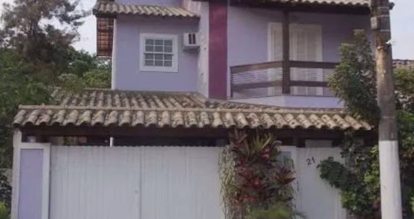 Ótima Casa de 4 quartos em Condomínio Fechado.