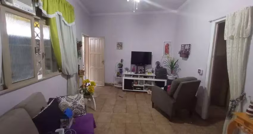 Boa Casa em Icaraí em baixo do condomínio Icaraí Tower.