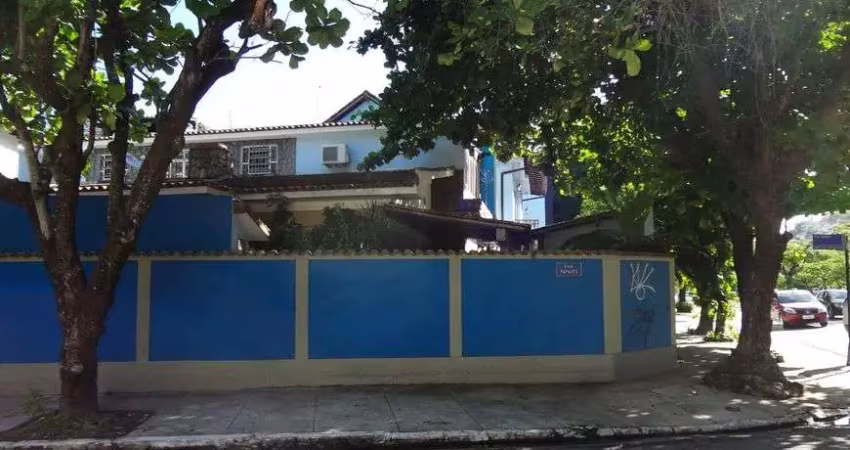 Excelente casa em São Francisco na rua principal